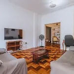 Amplo Apartamento - 3 Quartos - 1 Min Da Praia